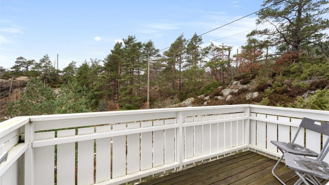 Et hyggelig sted for morgenkaffe eller rolige stunder utendørs.