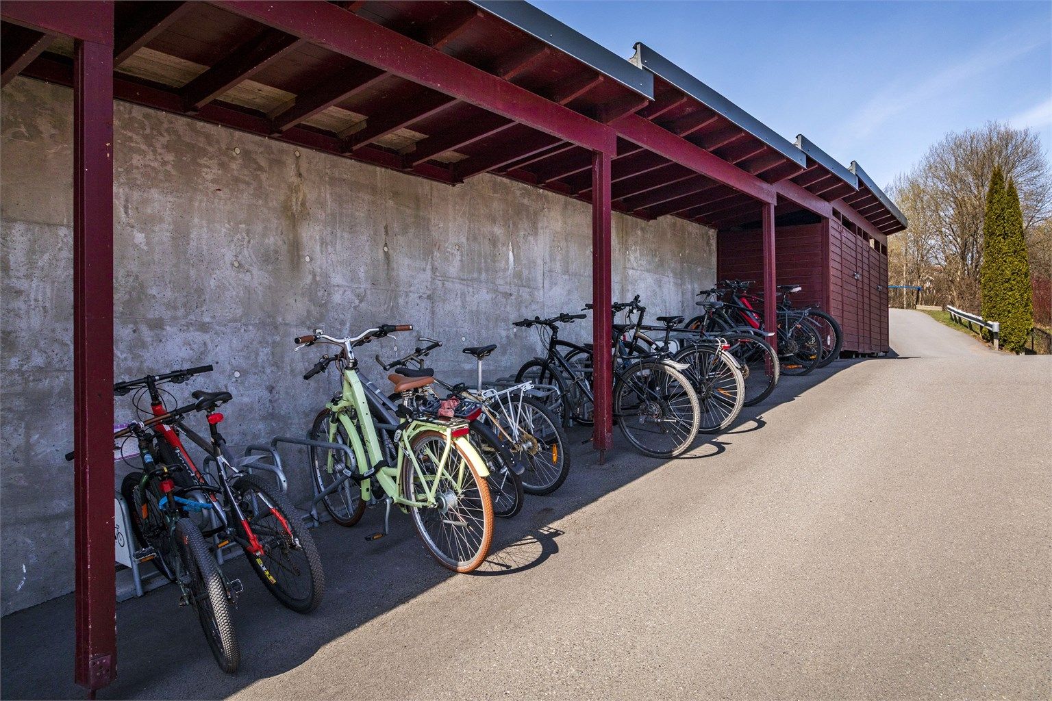 Felles sykkelparkering i sameiet.