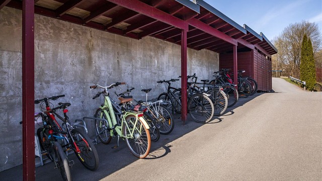 Felles sykkelparkering i sameiet.