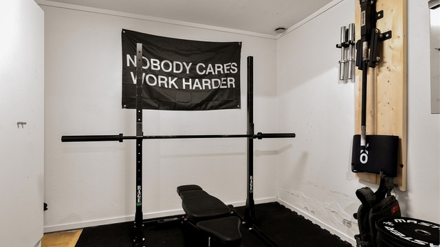 Den største boden i underetasjen brukes i dag som treningsrom.