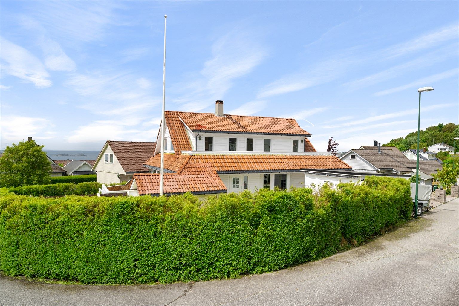 Svært innholdsrik enebolig på Snøde med hjørnetomt. 