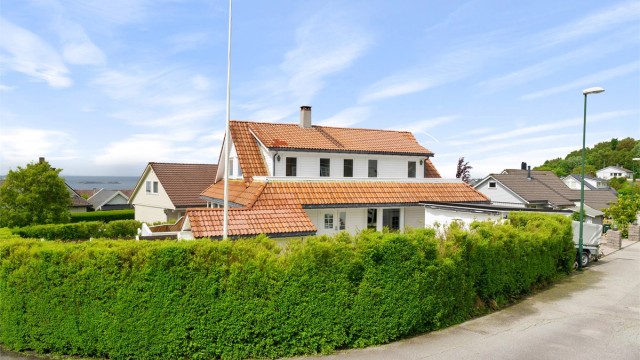 Svært innholdsrik enebolig på Snøde med hjørnetomt.