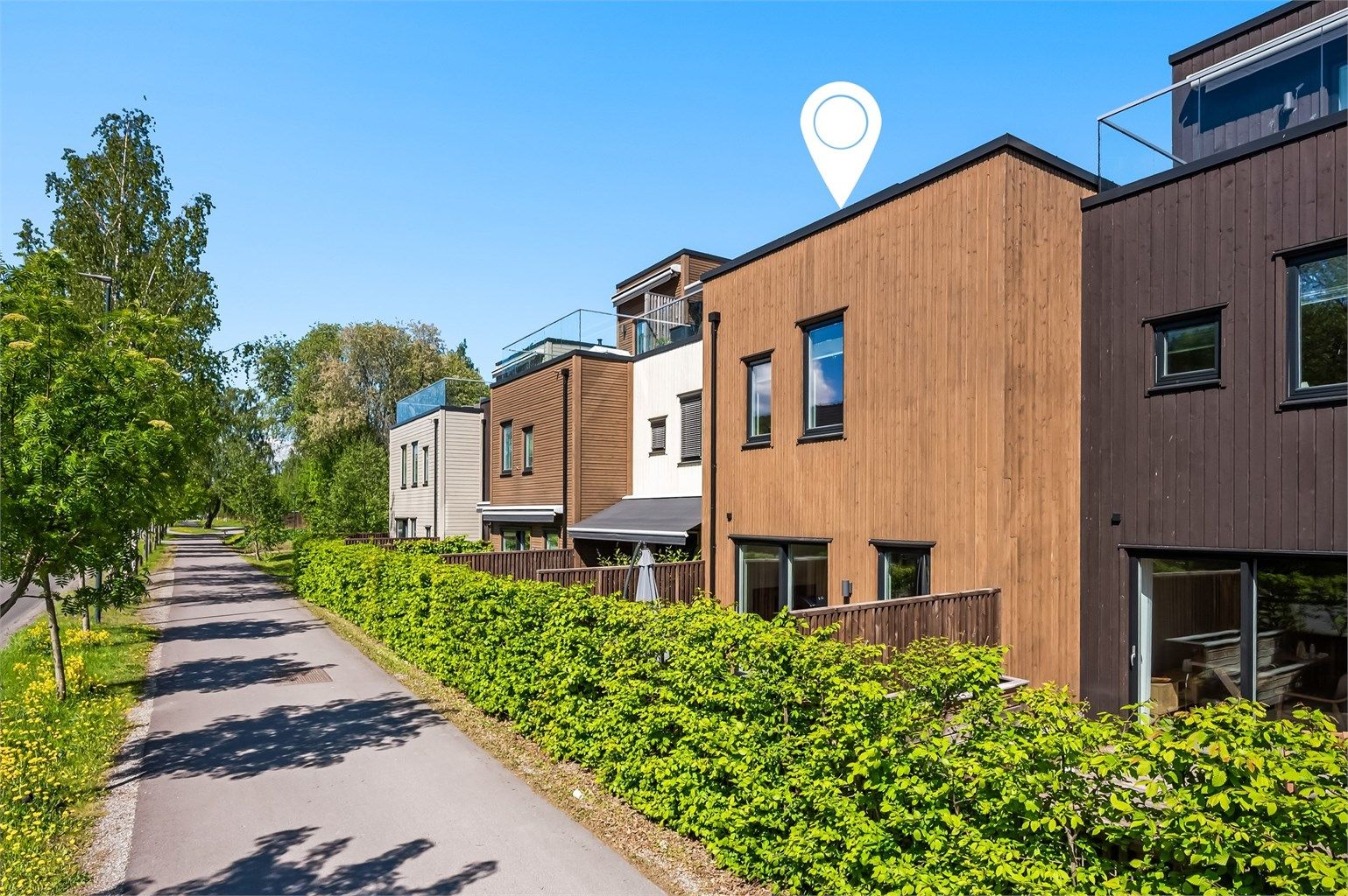 Stilren og velholdt rekkehus fra 2019 med 2 etasjer