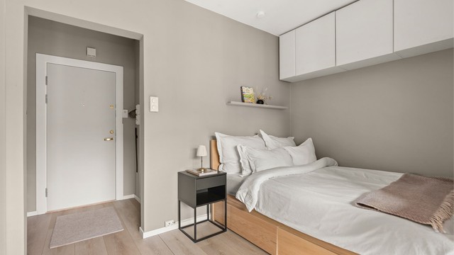 Leiligheten disponerer en praktisk kjellerbod på ca. 3 m² – perfekt til sesongoppbevaring og ting du ikke bruker hver dag.