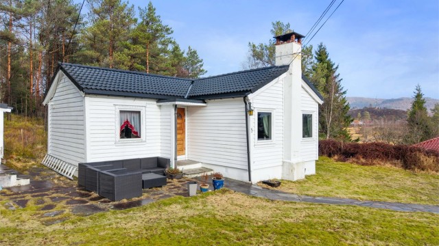 Det foreligger ikke ferdigattest eller midlertidig brukstillatelse, men eiendommen har vært brukt til boligformål så lenge vi vet