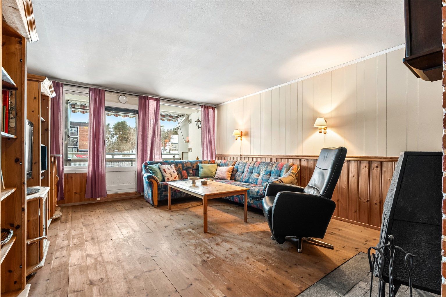 Stue - utgang til stor og flott balkong fra stue