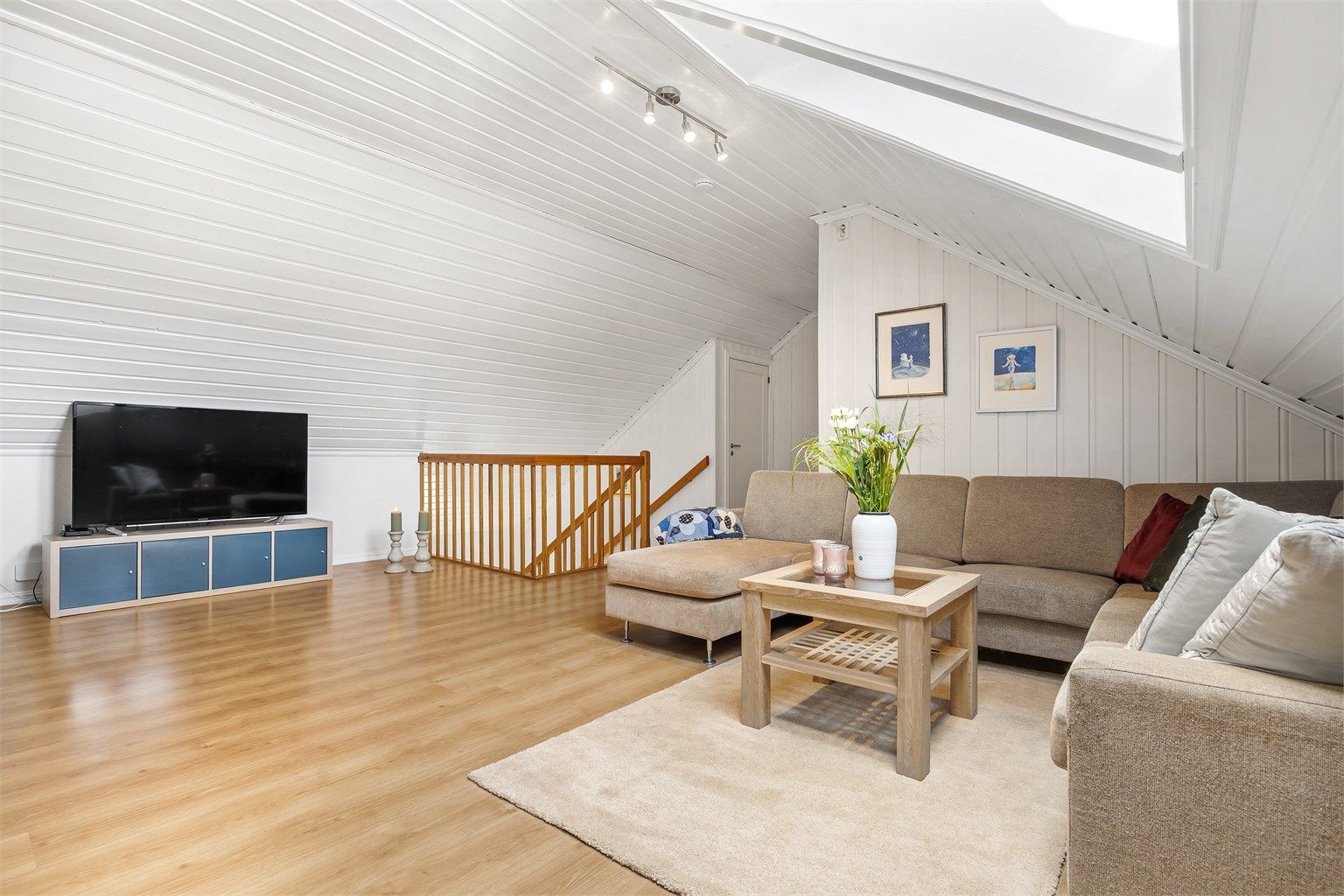 Loftstuen passer som tv-stue eller lekeareal.