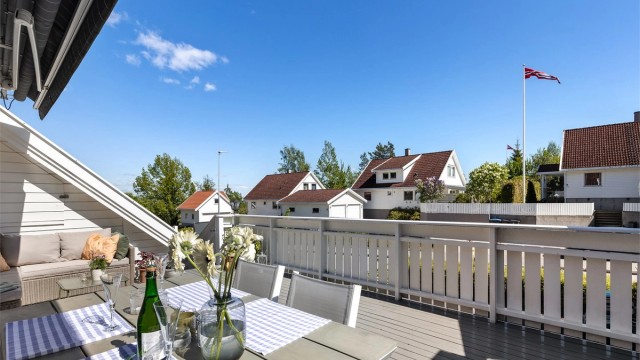 Velkommen til Høymyrmarka 185, presentert av Truls E. Holm i Krogsveen.