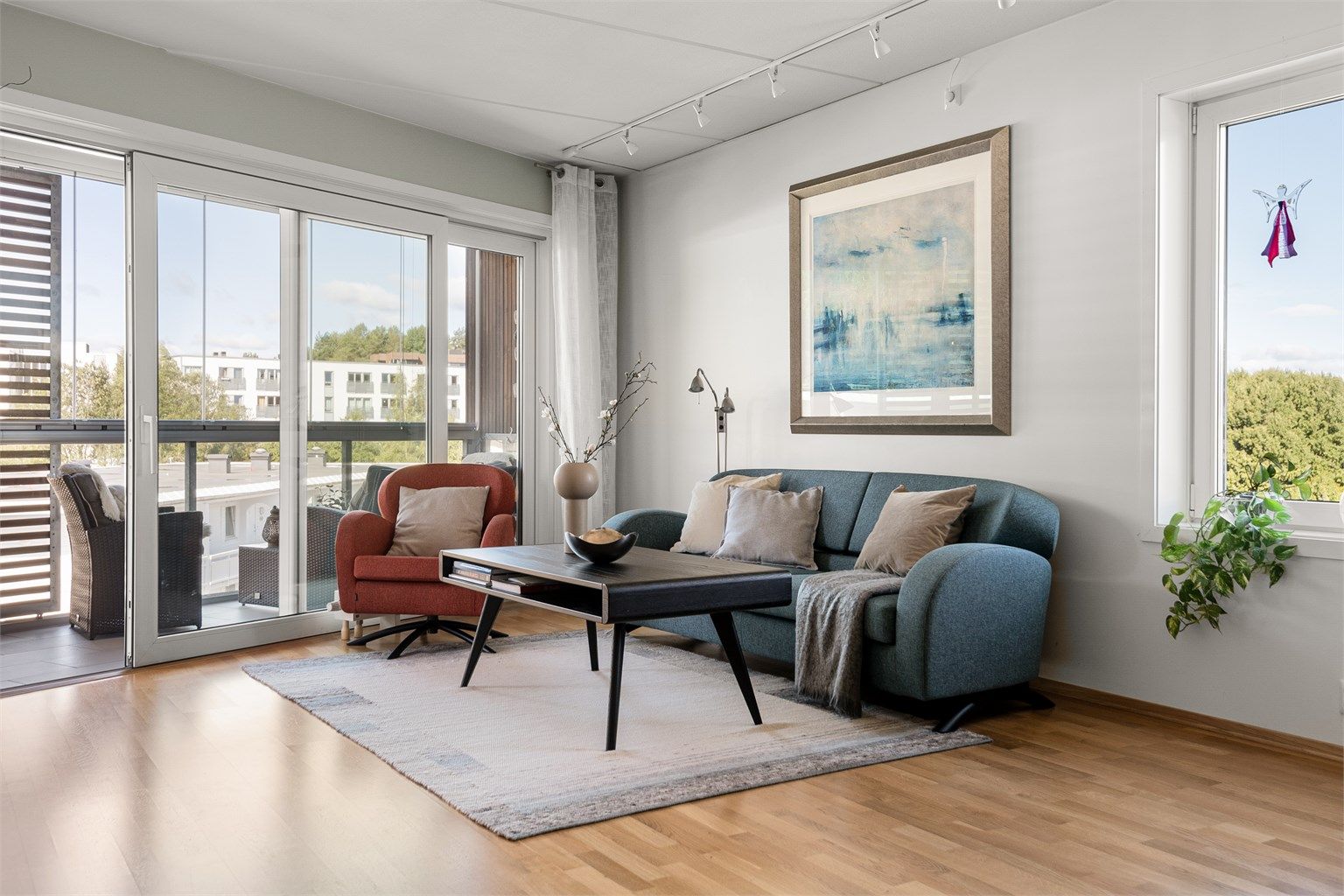 Velkommen til Johan Scharffenbergs vei 75A og denne flotte toppleiligheten med to bad, to balkonger og mulighet for hybel - Presentert av Christoffer S. Akerjordet og Krogsveen Nordstrand