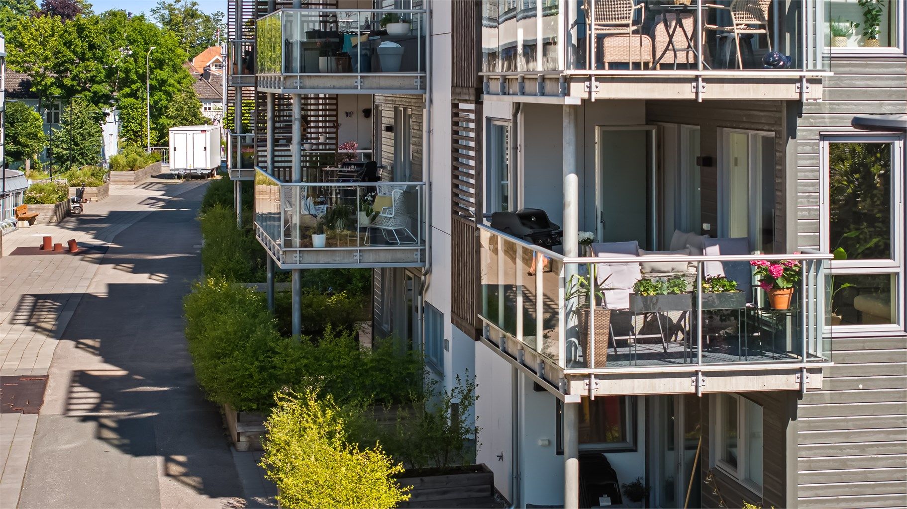 En deilig uteplass på balkongen med gode solforhold.