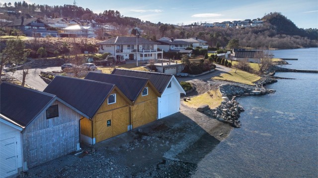Dronebilde av naustrekken