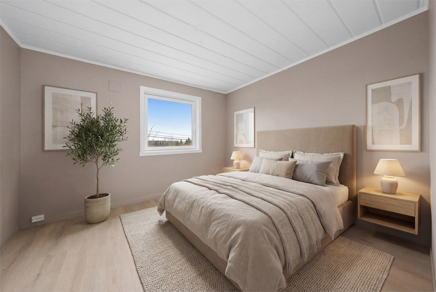 Soverommet i underetasjen har god plass til dobbeltseng og garderobeløsning. Her digitalt møblert for å vise mulighetene.