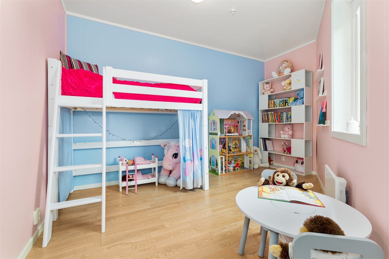 Soverom  med fin plass