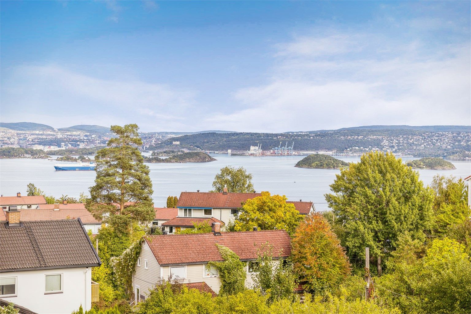 Fra takterrassen kan du følge innseilingen i Oslofjorden og nyte synet av Oslo-by-night. 
