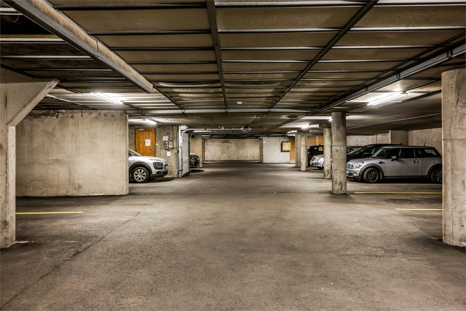 * Mulig å leie parkeringsplass for kr 2.200,- i mnd, pr nå 1 på venteliste.