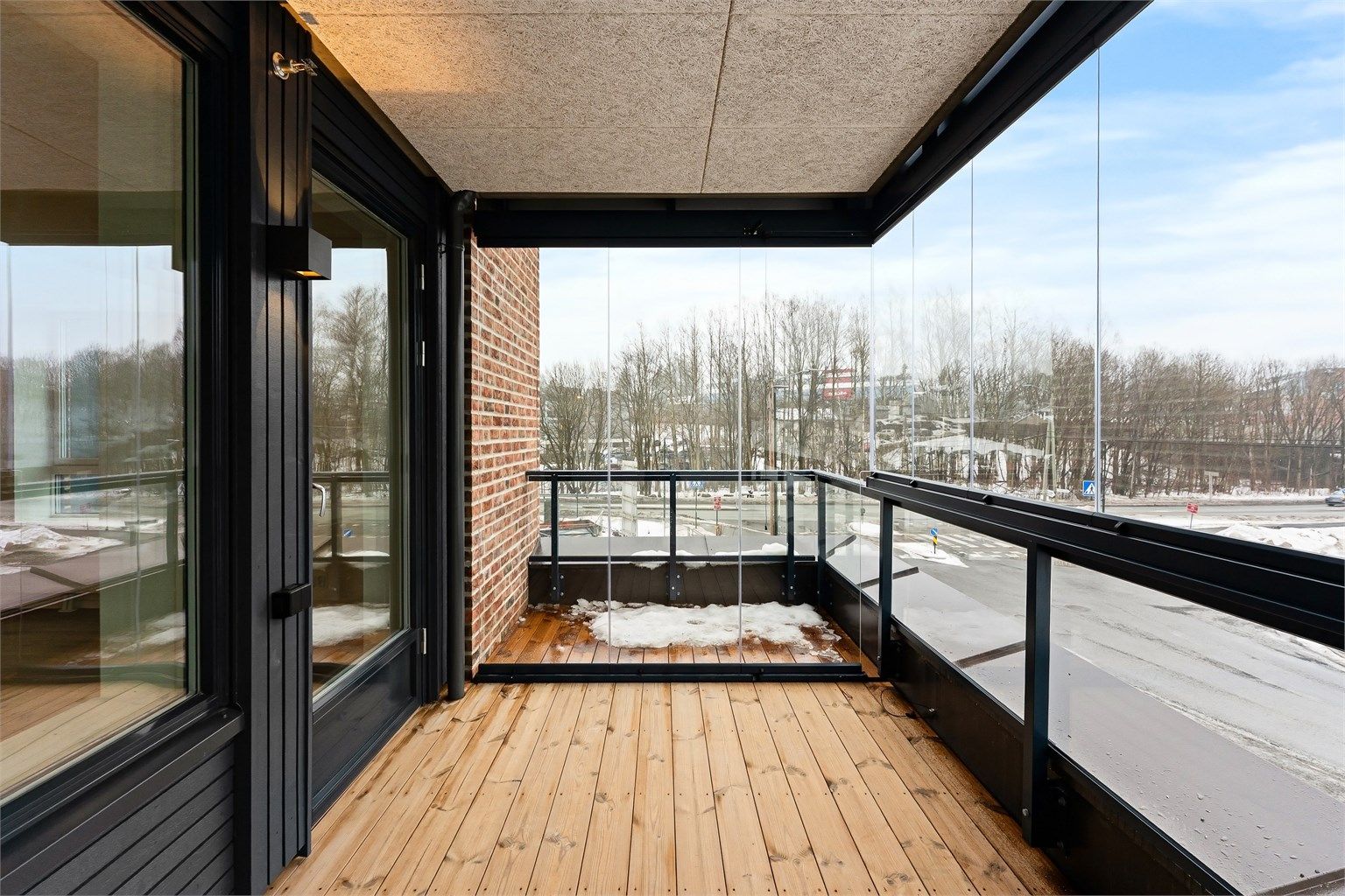Helt ny (2026) 2-roms selveierleilighet med innglasset balkong og balkong. Foto: Zovenfra AS