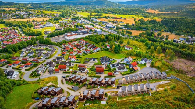 Fra Lierskogen er det kun 10 minutter til Asker sentrum og 15 minutter til Drammen.