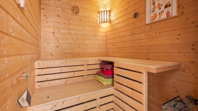 Rommet er også utstyrt med badstue – en herlig luksus i hverdagen!