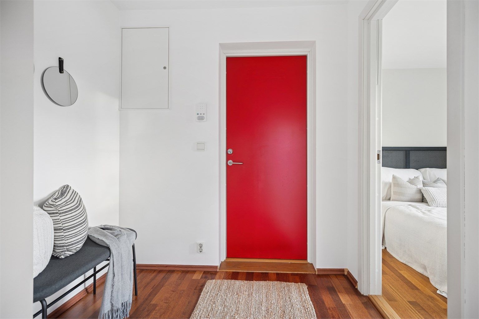 Velkommen inn i en klassisk og gjennomført entrè