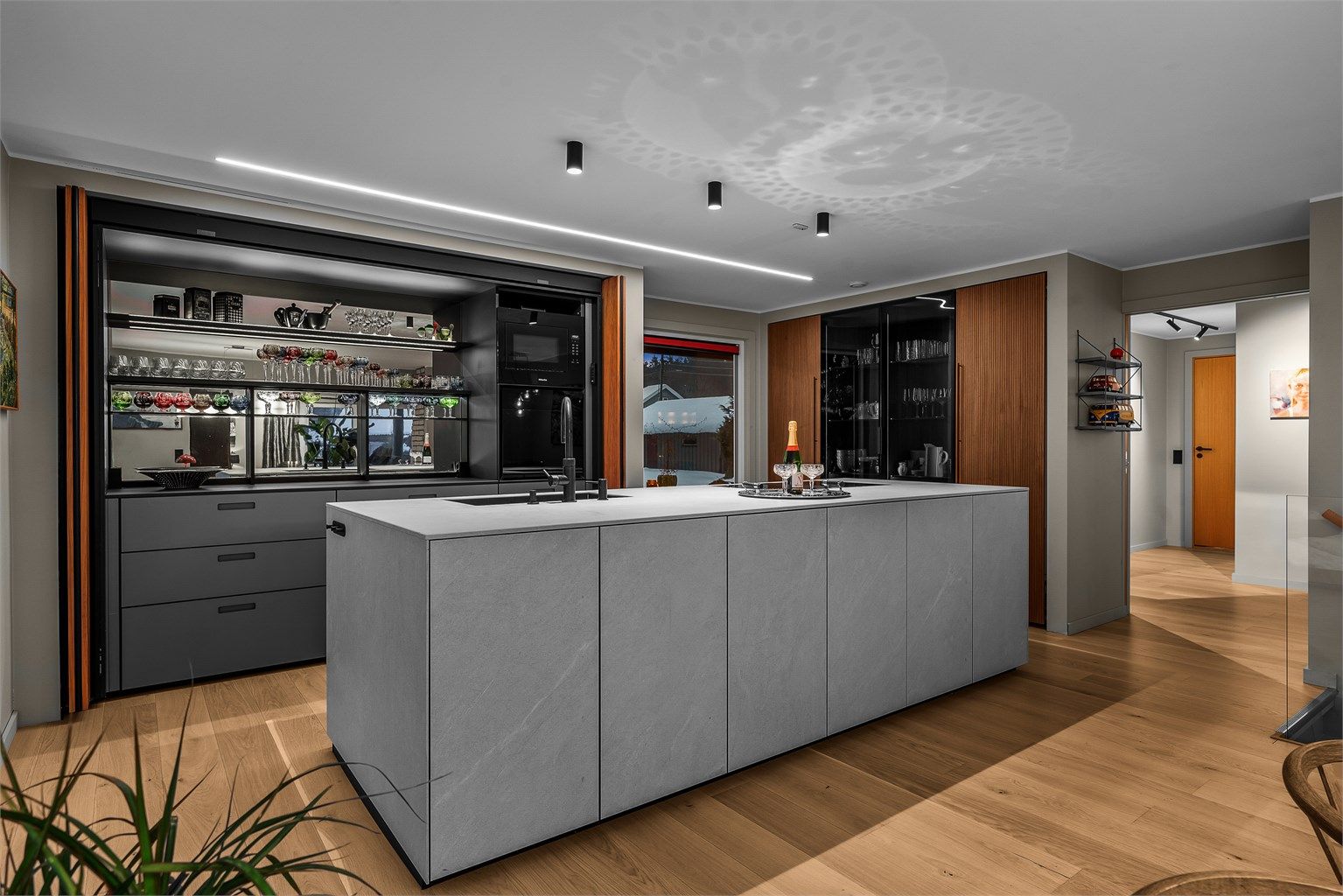 Dette er en gjennomført og stilren enebolig som må ses!