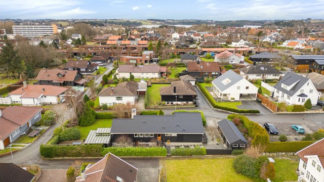 Lene Hviding v/Krogsveen eiendom har gleden av å presentere Valmueveien 16.