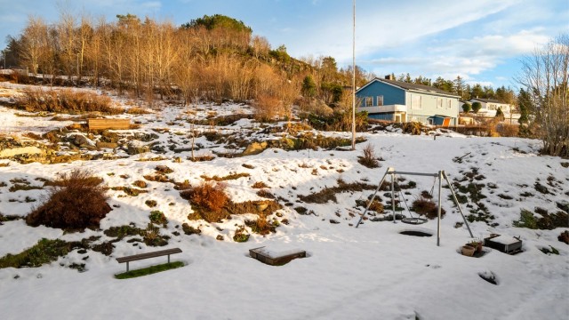Eiendommen har en attraktiv og sentral beliggenhet i trivelige Botngård, et rolig og familievennlig område hvor det meste ligger innen kort avstand.