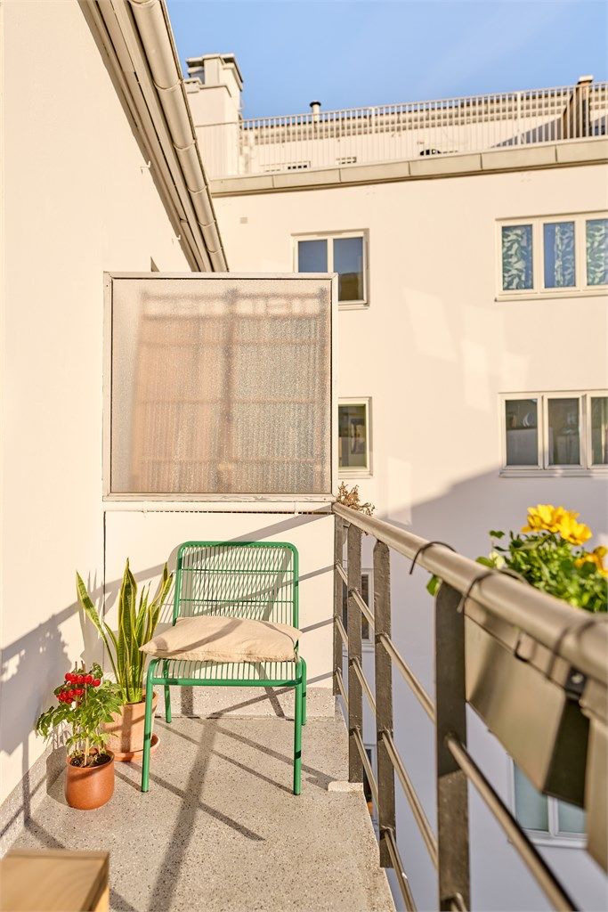 Perfekt for ettermiddag- og kveldssol med sol fra cirka 11.00 til 20.30 i følge selger