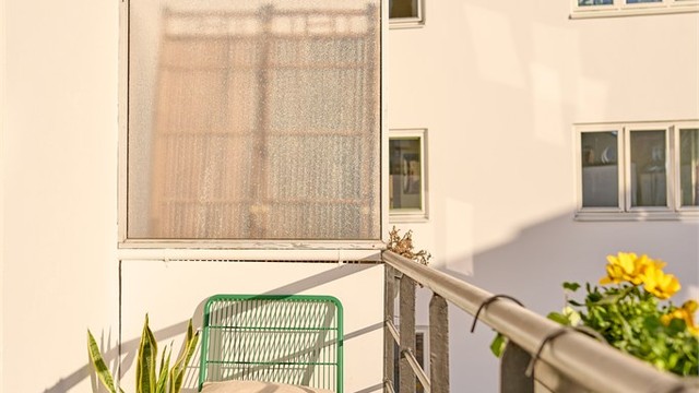 Perfekt for ettermiddag- og kveldssol med sol fra cirka 11.00 til 20.30 i følge selger