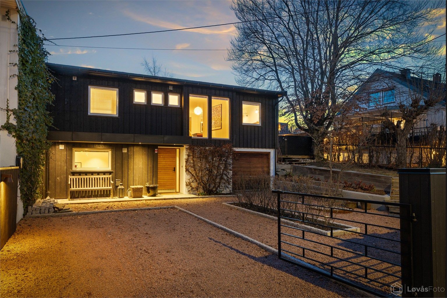 Her bor du i barnevennlige og trafikkskjermede omgivelser, kun ca 2 minutters gange unna Holtet med bl.a. trikkeholdeplass, Bekkelaget skole og servicetilbud