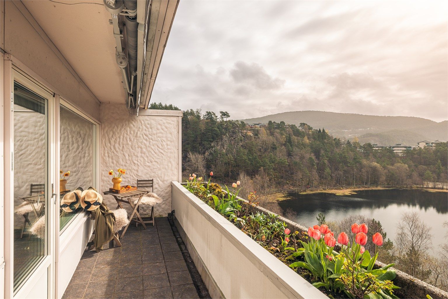 Velkommen til Barliveien 28- en leilighet med en fantastisk beliggenhet i borettslaget! Presenteres av Eiendomsmegler Krogsveen v/ Ingvar Nypan