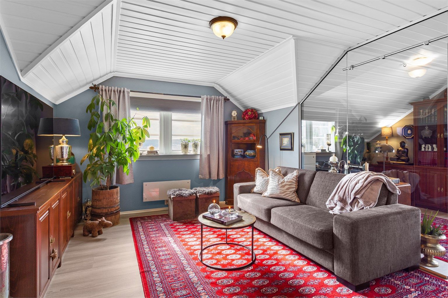 TV-stuen er et lunt og tilbaketrukket rom, ideelt for filmkvelder eller som et lekerom.