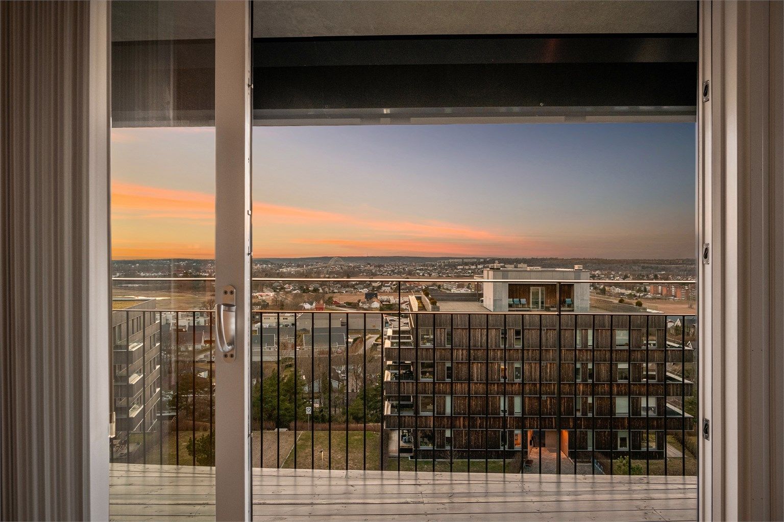 I den luftige høyden av sjette etasje er utsikten fantastisk og nær 180 grader vidstrakt.