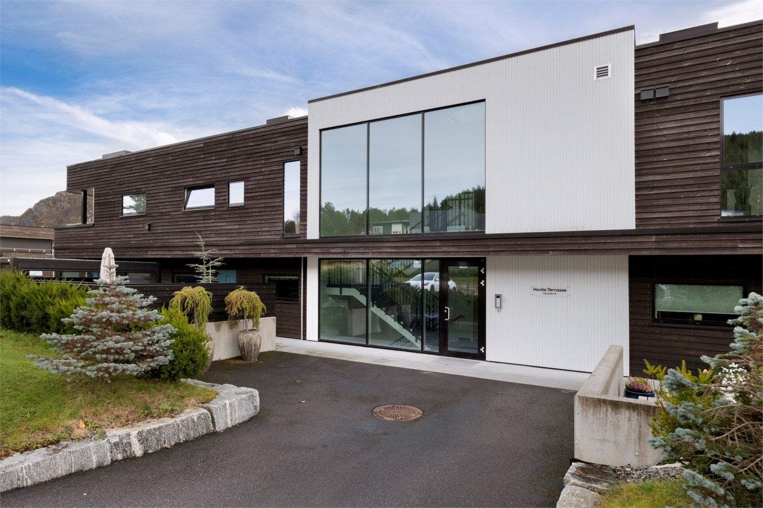 Fasade og inngangsparti mot nord