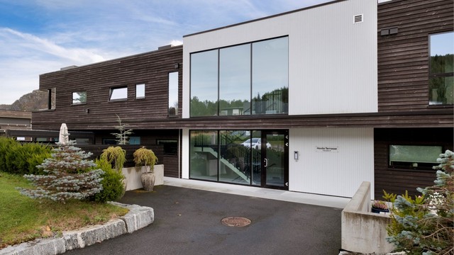 Fasade og inngangsparti mot nord