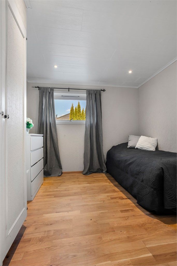 Et av boligens soverom, ideelt som barnerom, gjesterom eller kontor.