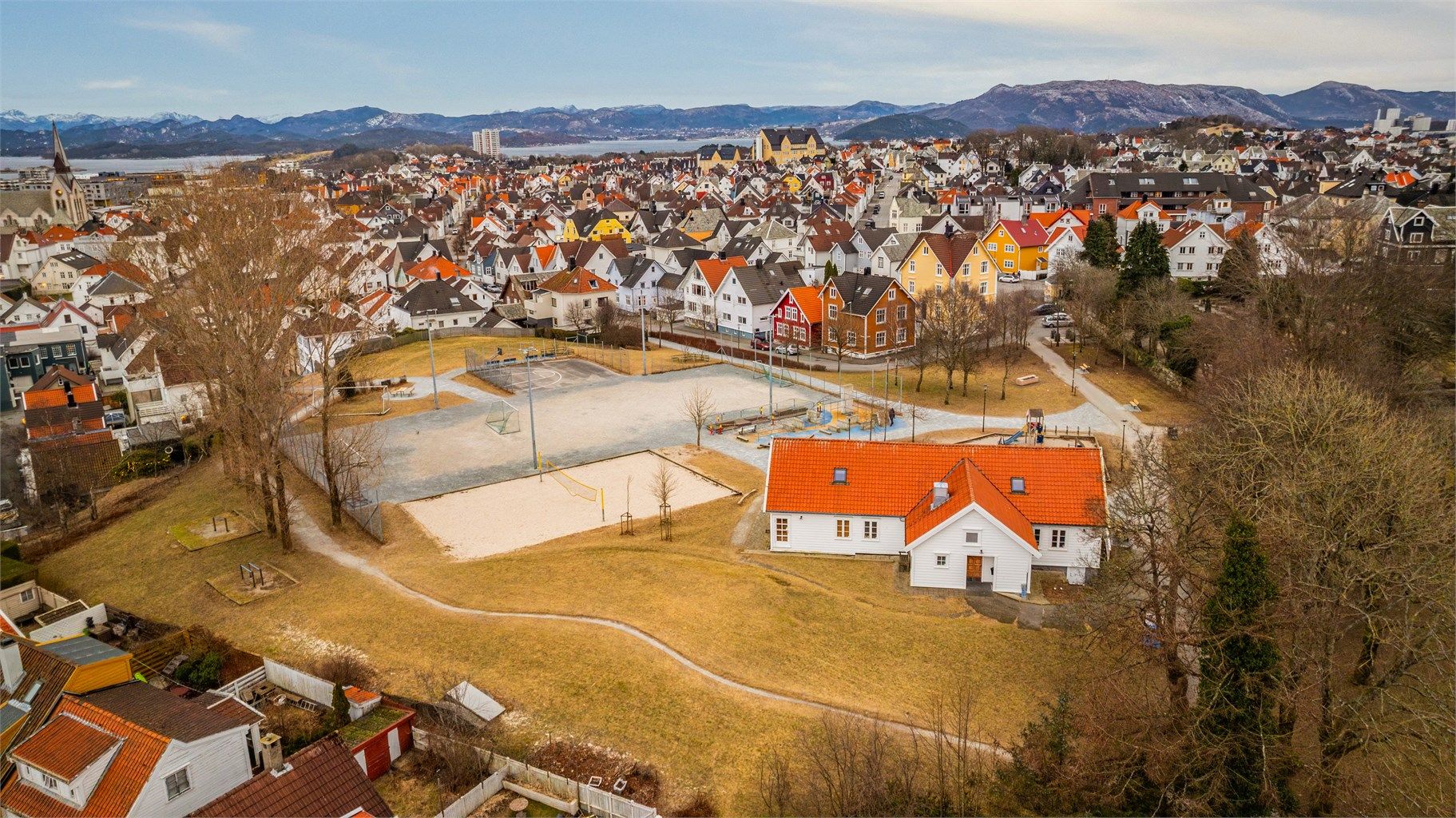 Fint nærområde like ved boligen.
