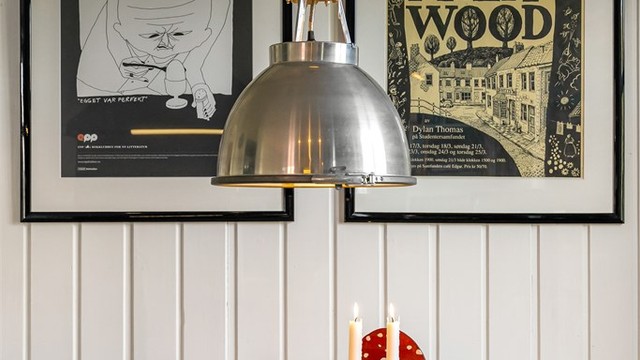 Kjøkkenet har godt med plass til en spiseplass for de raske måltidene.