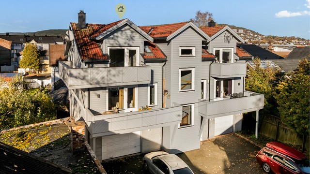 Tilbaketrukket beliggenhet, innerst på en eiendom som ligger i en blindvei.