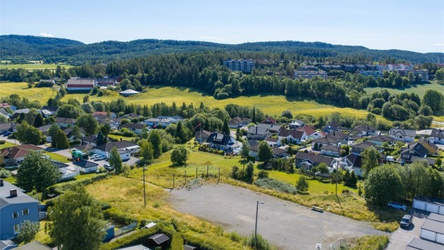 Balløkker og grønne friområder like i nærheten gir barn og unge gode muligheter for lek og aktivitet.