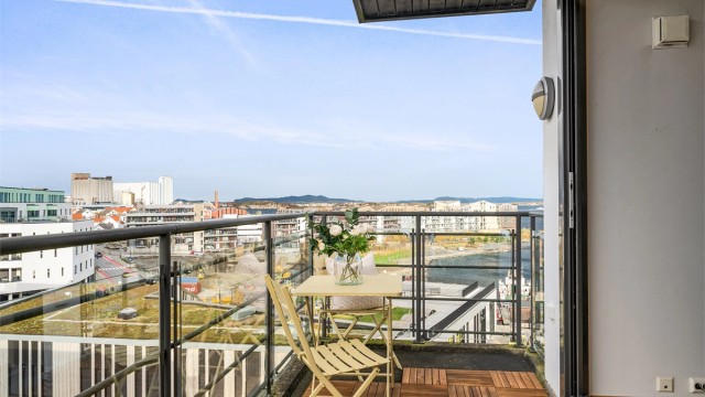 Velkommen til Breivikveien 19A! Presentert av Adrian Lea v/ Krogsveen Storhaug og Byøyene. Foto av Kristine Tofte.