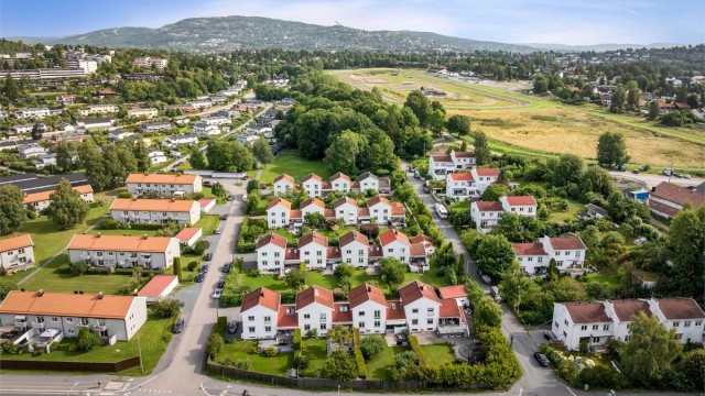 Nærområdet byr på flotte turmuligheter, golfbaner og idrettsanlegg.