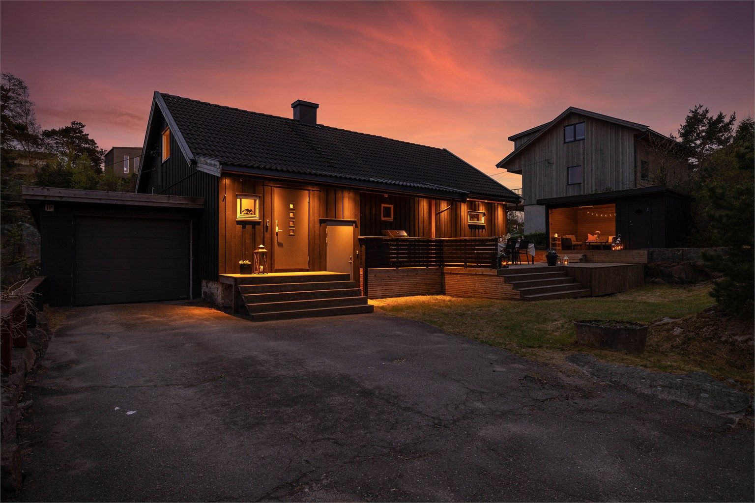 Gjennom 2000-tallet og frem til helt nylig i 2025 er boligen tilført betydelige påkostninger, utvendig som innvendig.