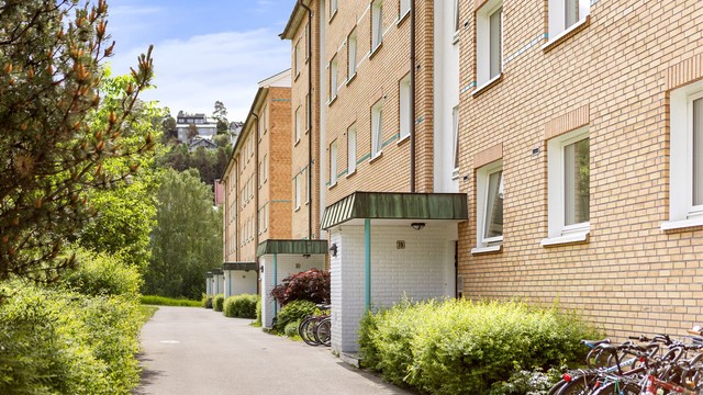 For beboere finnes det mulighet for leie av parkeringsplass i området.