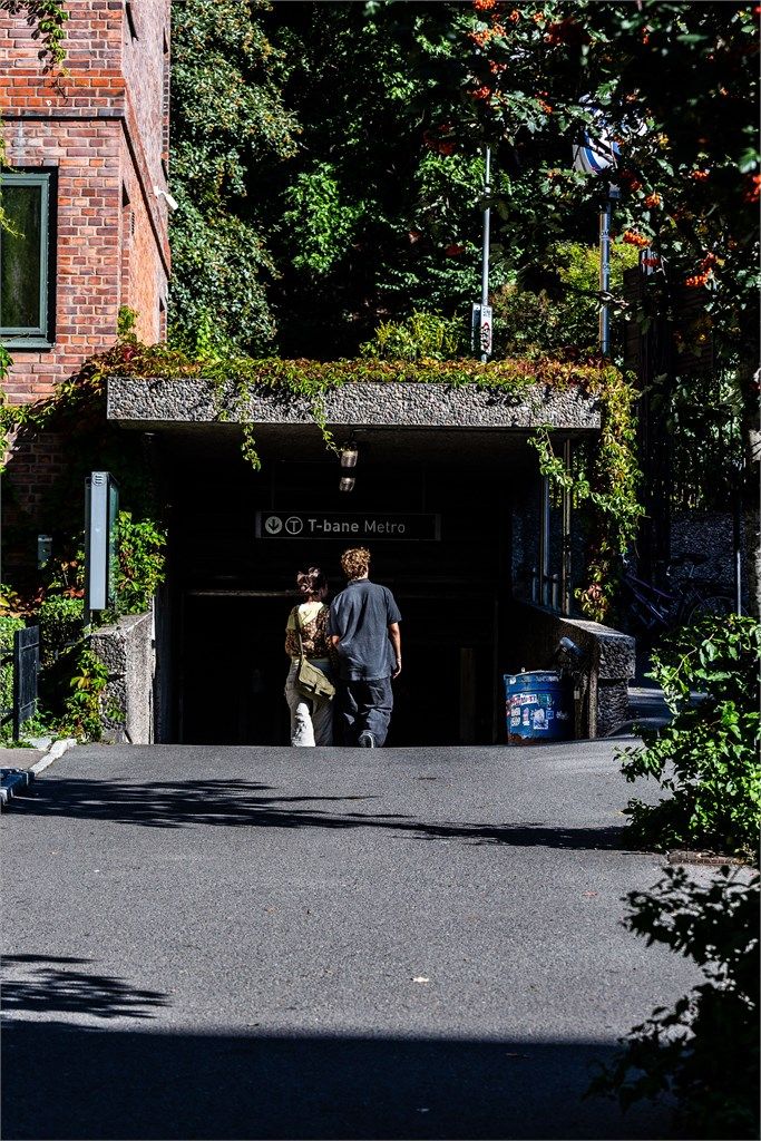 Carl Berner er et av Oslos viktigste kollektivknutepunkter, med enkel tilgang til T-bane, trikk og buss i alle retninger.