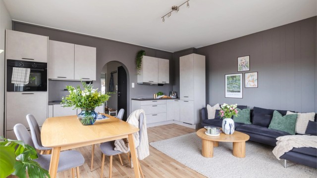 Her kan du enkelt diske opp lekre middagsretter samtidig som middagsgjestene underholdes.