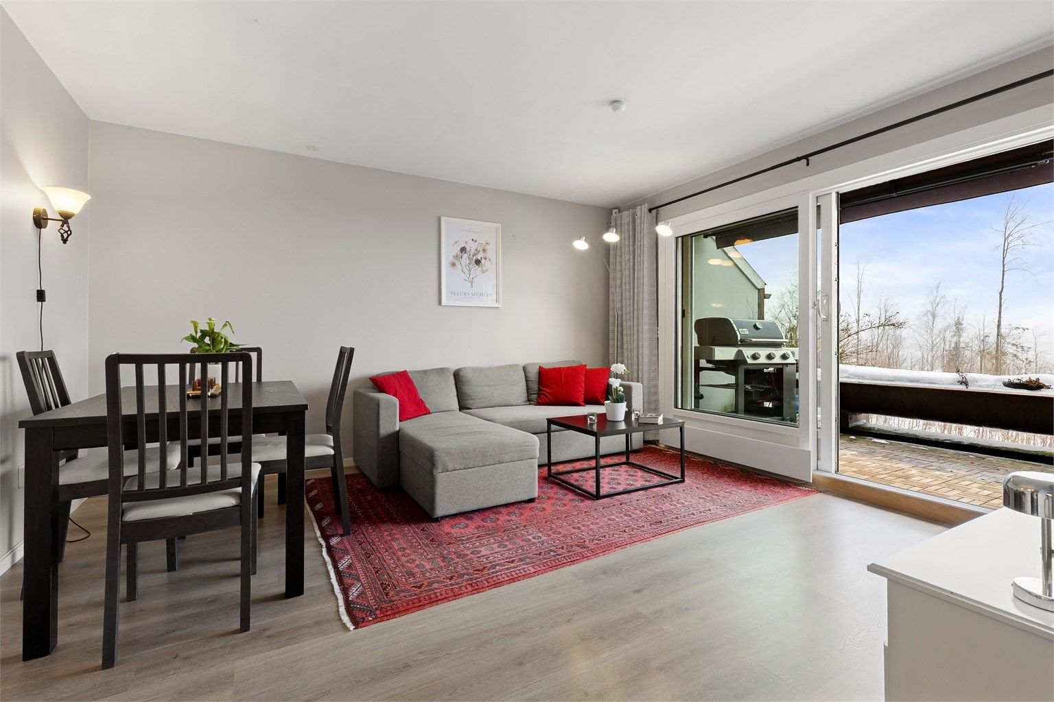 Pen 2 roms toppleilighet med god intern beliggenhet. Foto: Zovenfra AS.