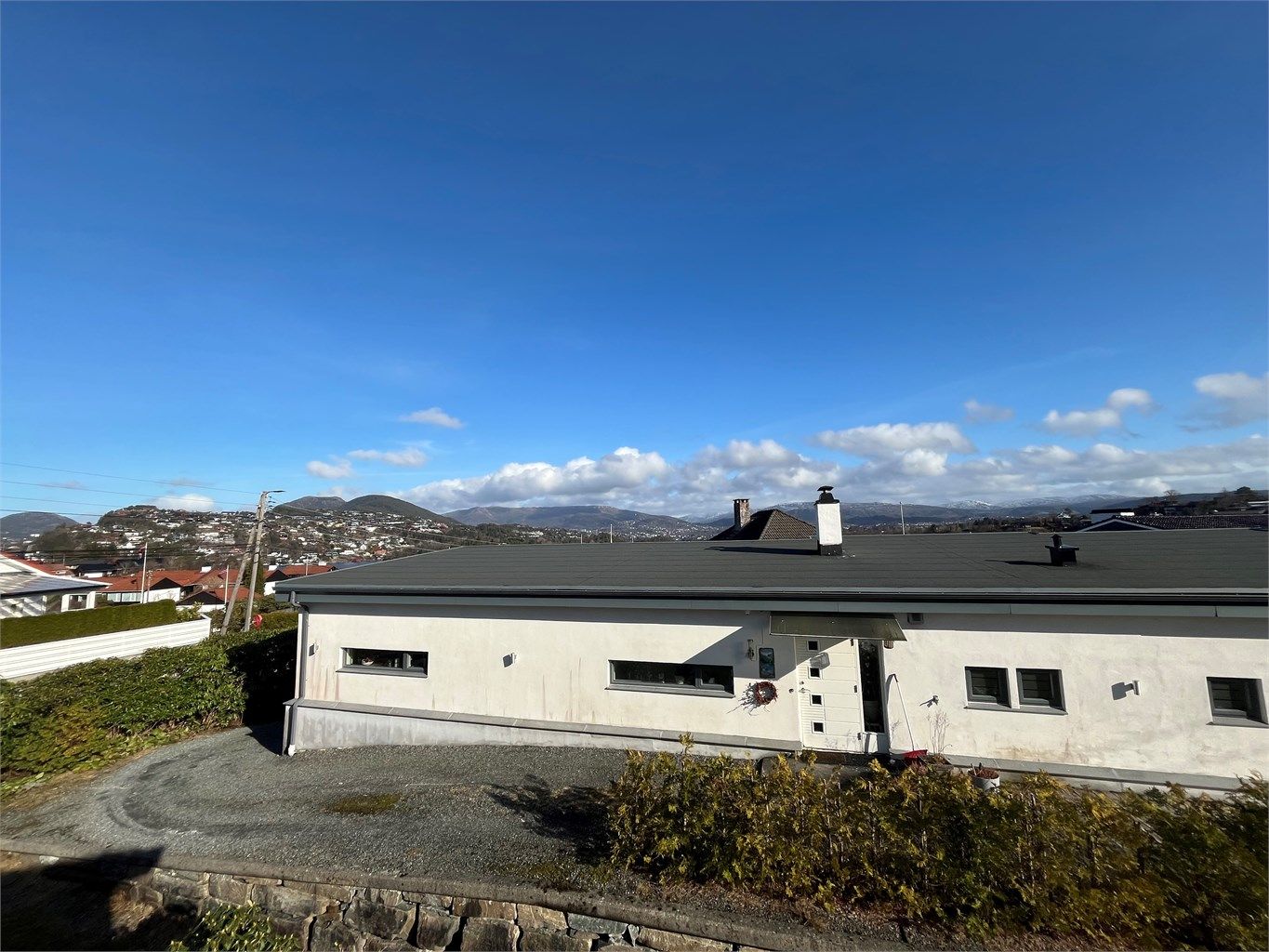 Utsikt fra balkongen ved soverom.