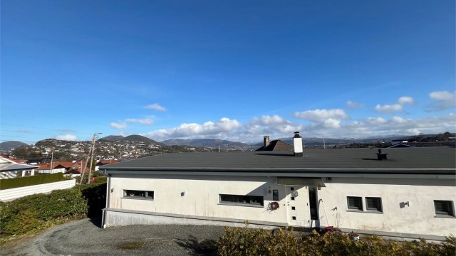 Utsikt fra balkongen ved soverom.