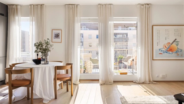 Nydelig lysinnslipp fra vinduer, takhøyde på cirka 2,53m