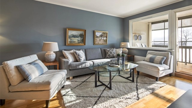 Lys og pen toppleilighet med flott og solrik beliggenhet mot sør/vest.